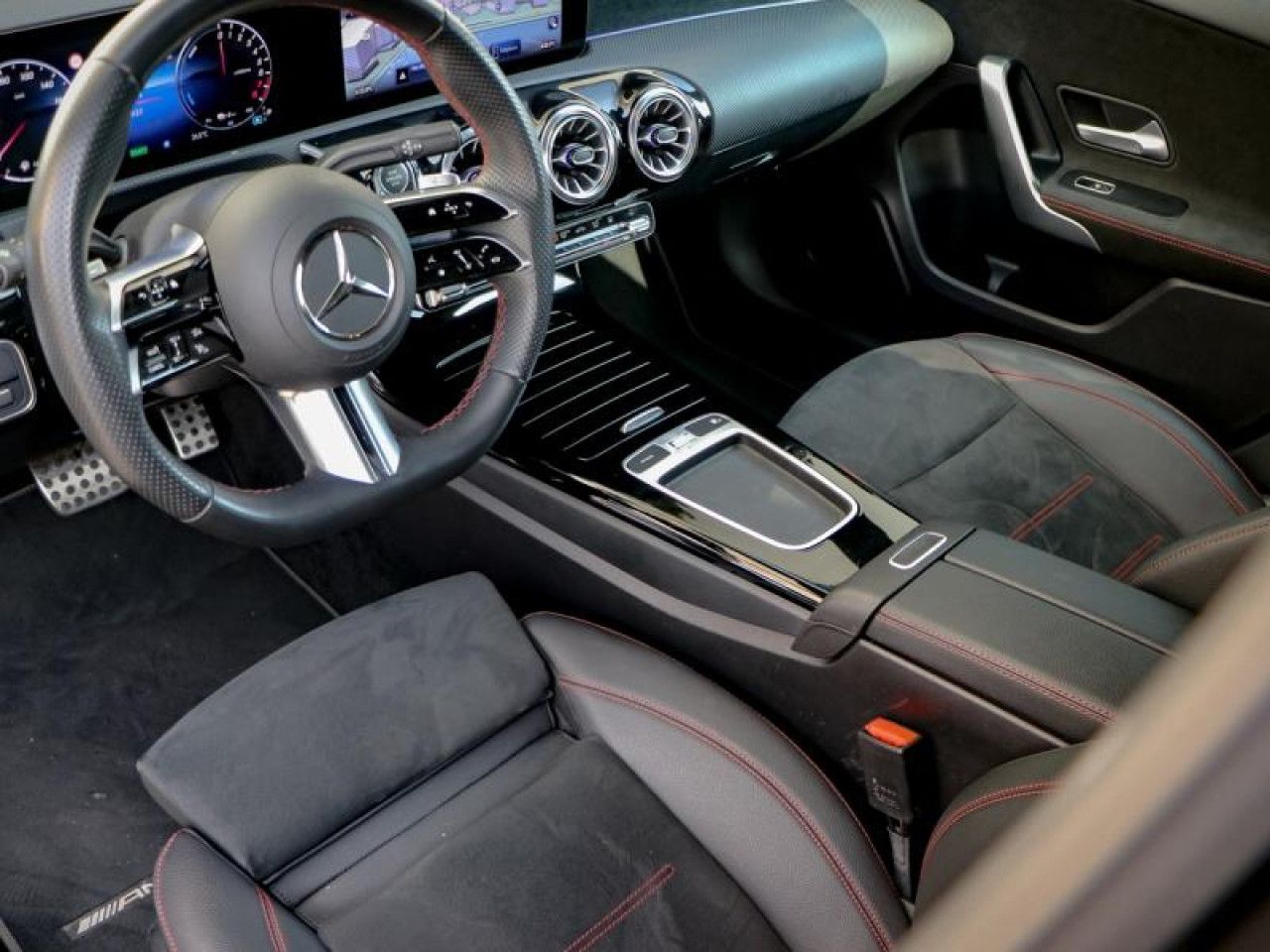 Photo du v&eacute;hicule 12 / 18