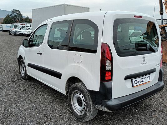 Vehicle image 4 / 5