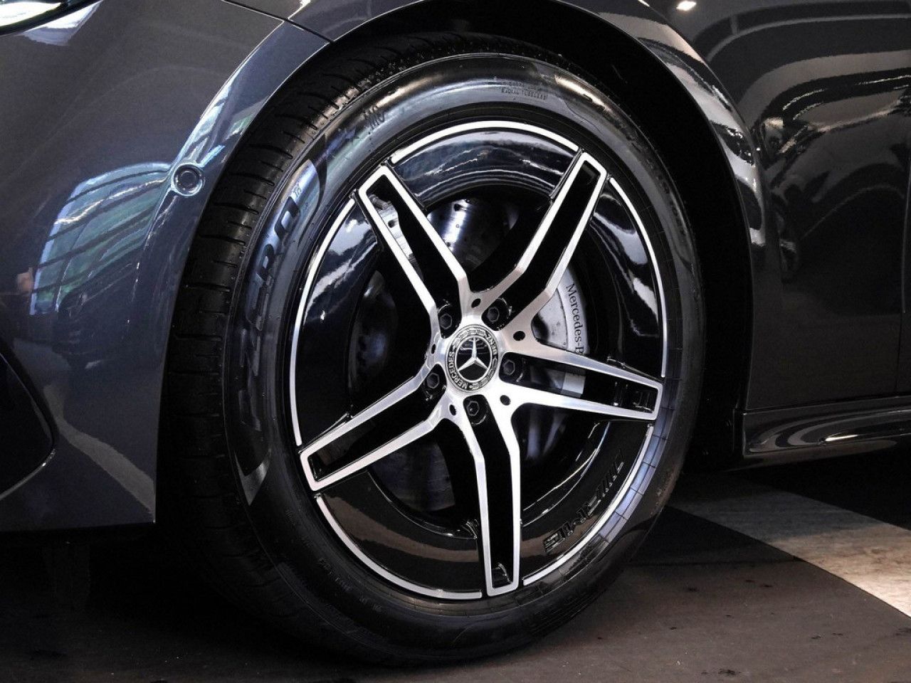Mercedes-Benz E-Klasse – Bild 9