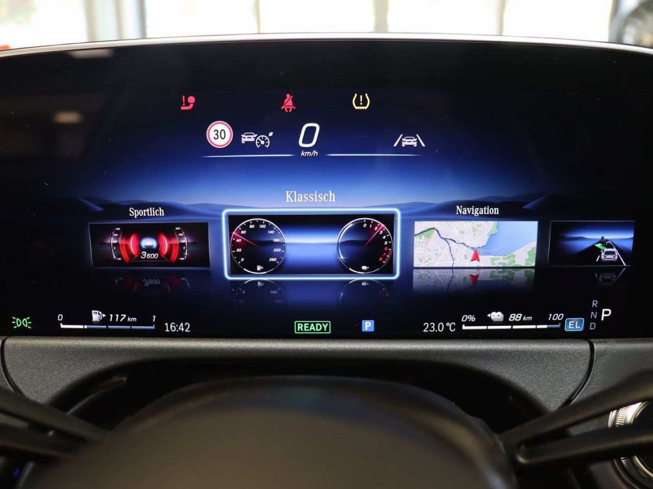 Mercedes-Benz E-Klasse – Bild 24