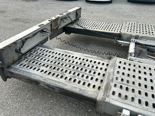 Vehicle image 15 / 24