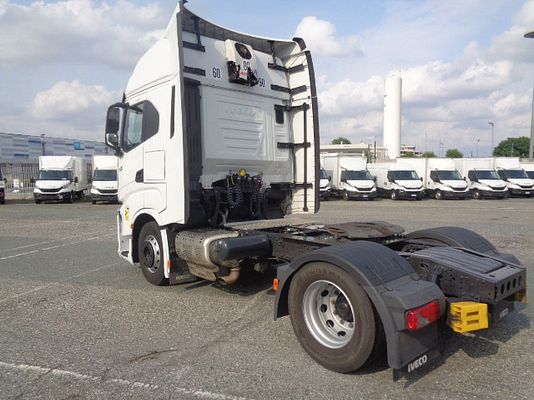 Vehicle image 5 / 15