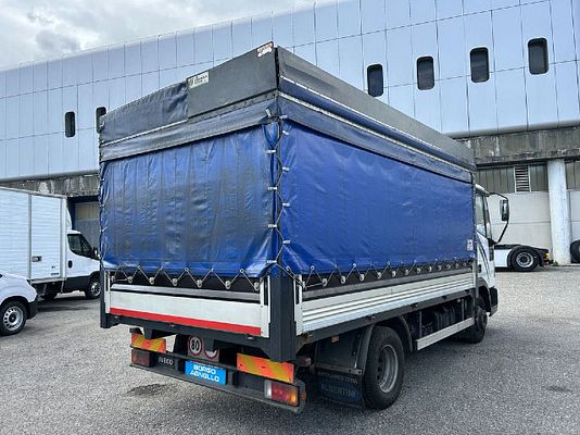 Vehicle image 5 / 19