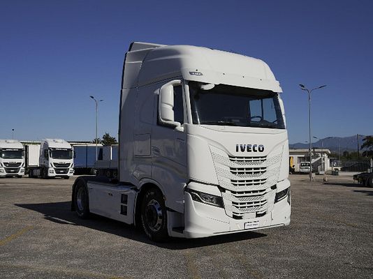 Vehicle image 3 / 12