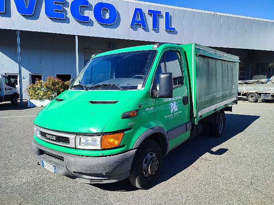 Vehicle image 1 / 9