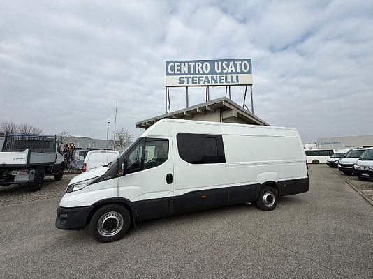 Vehicle image 1 / 15