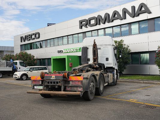 Vehicle image 9 / 13