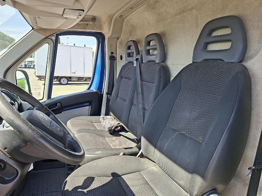 Vehicle image 5 / 7