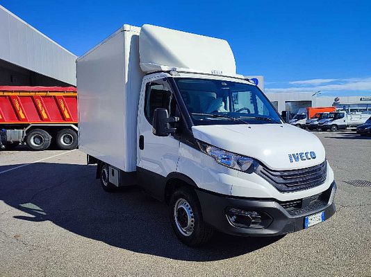 Vehicle image 3 / 12