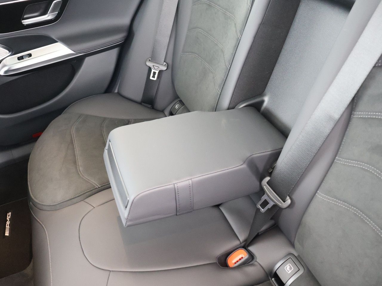 Mercedes-Benz E-Klasse – Bild 18