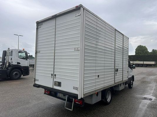 Vehicle image 7 / 20