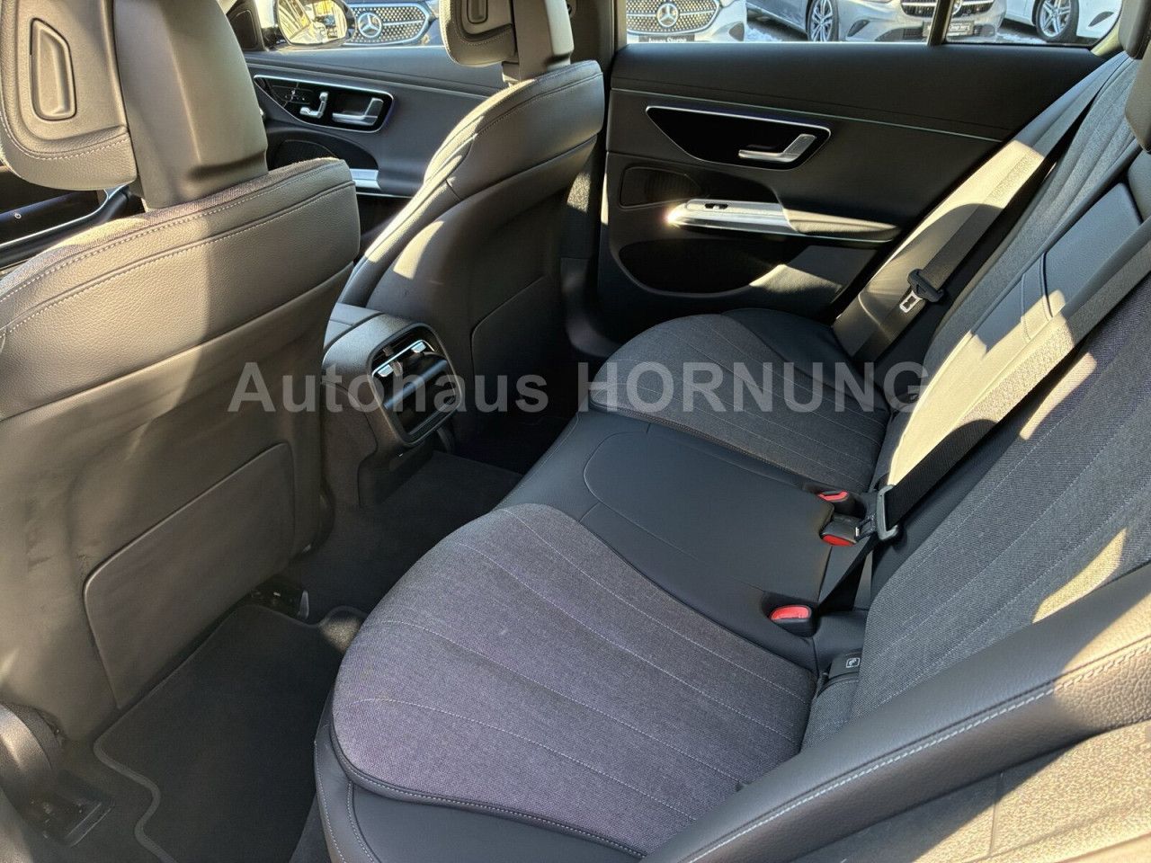 Mercedes-Benz E-Klasse – Bild 9
