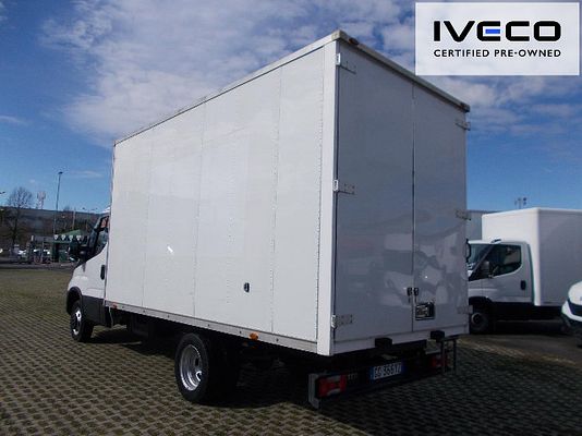 Vehicle image 5 / 13
