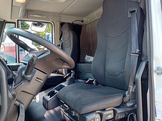 Vehicle image 7 / 11