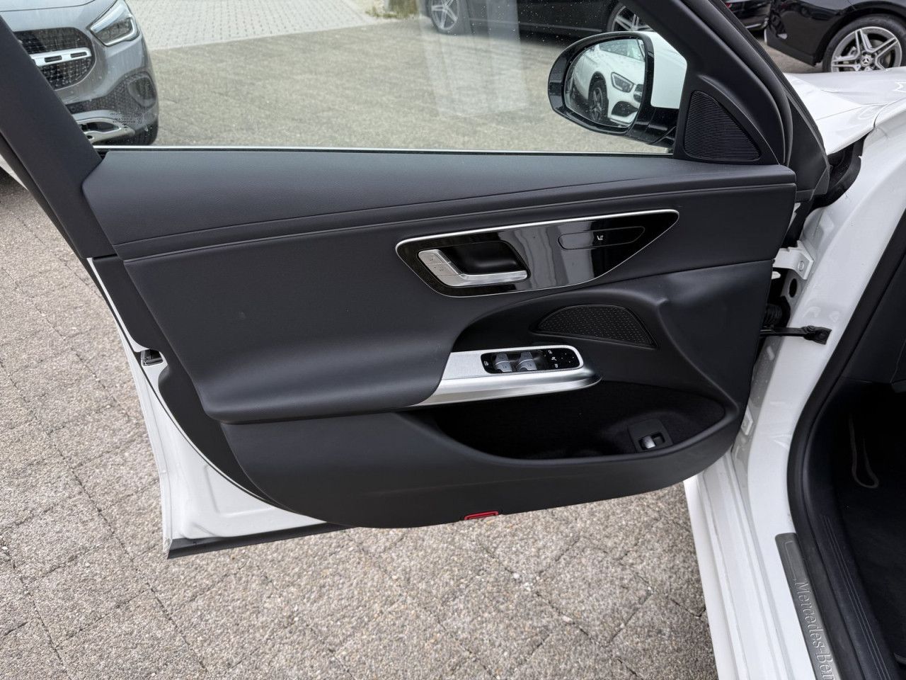Mercedes-Benz E-Klasse – Bild 17