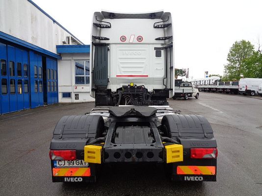 Vehicle image 6 / 15