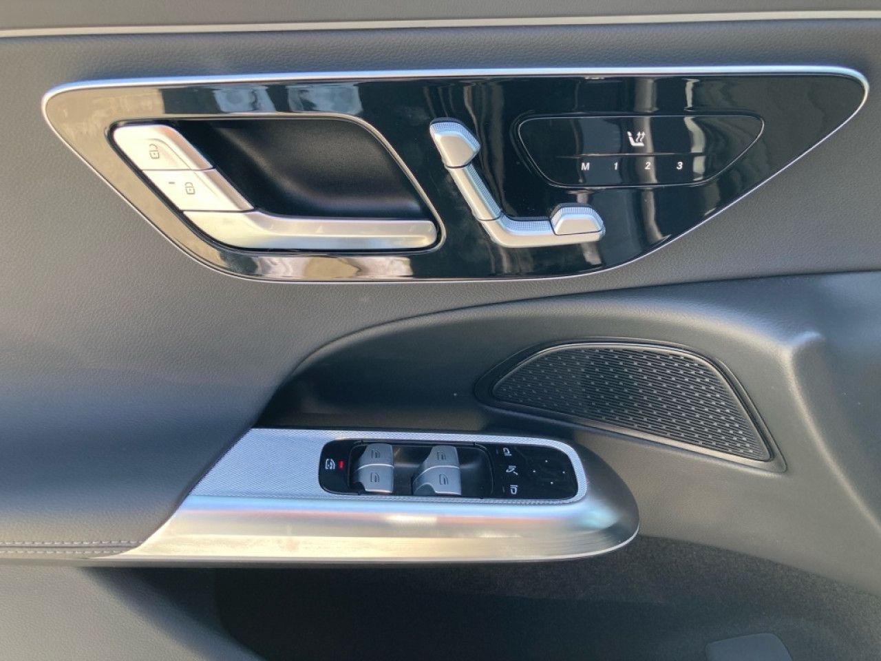 Mercedes-Benz E-Klasse – Bild 17