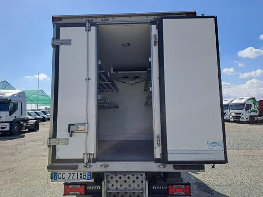 Vehicle image 9 / 22