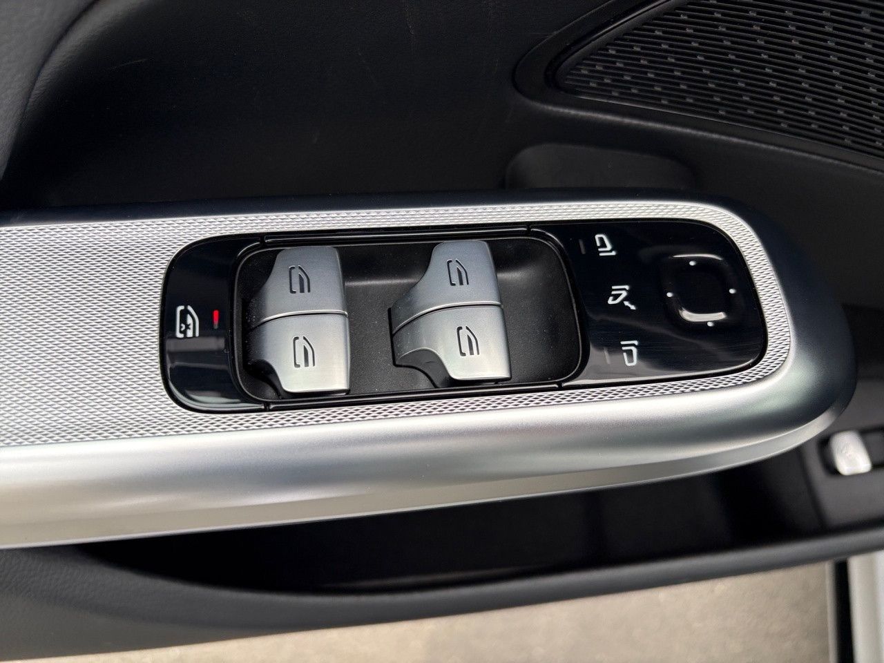 Mercedes-Benz E-Klasse – Bild 13