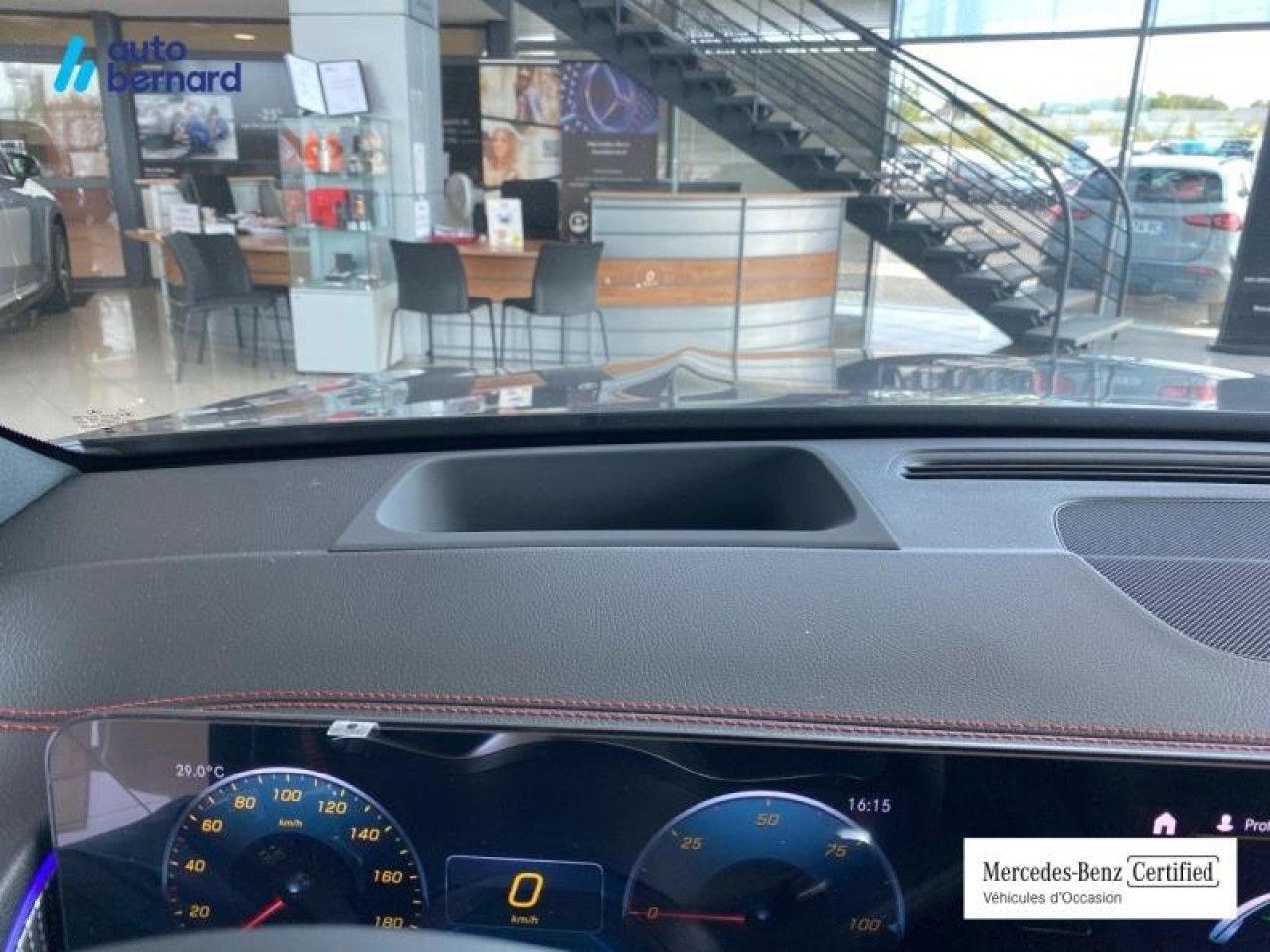 Photo du v&eacute;hicule 16 / 18