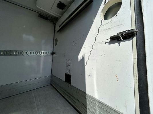 Vehicle image 5 / 19