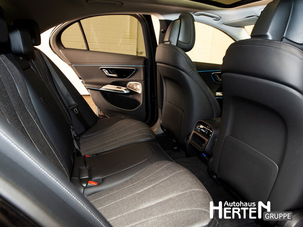 Mercedes-Benz E-Klasse – Bild 17
