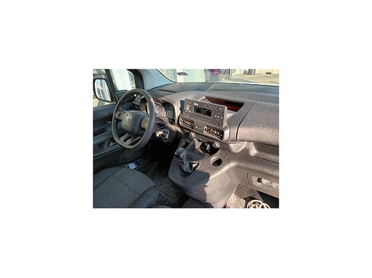 Vehicle image 5 / 5