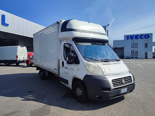 Vehicle image 3 / 11