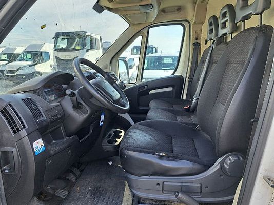 Vehicle image 11 / 15