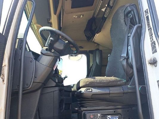 Vehicle image 10 / 20