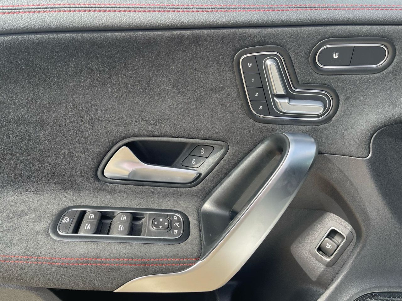 Imagem do ve&iacute;culo 4 / 12