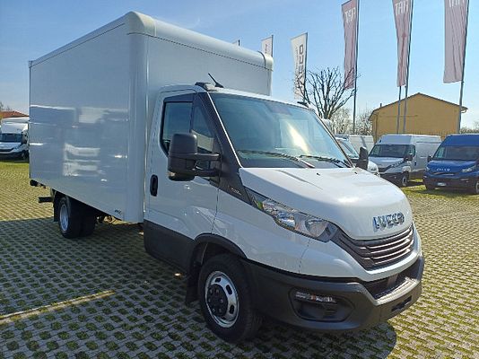 Vehicle image 2 / 12