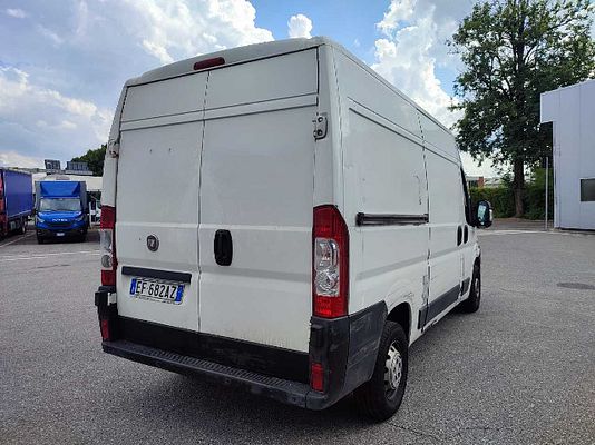 Vehicle image 4 / 10