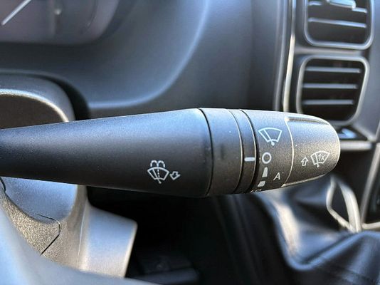 Vehicle image 10 / 13