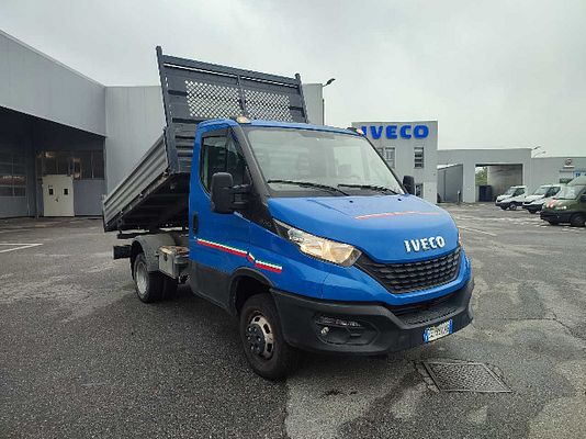 Vehicle image 6 / 8