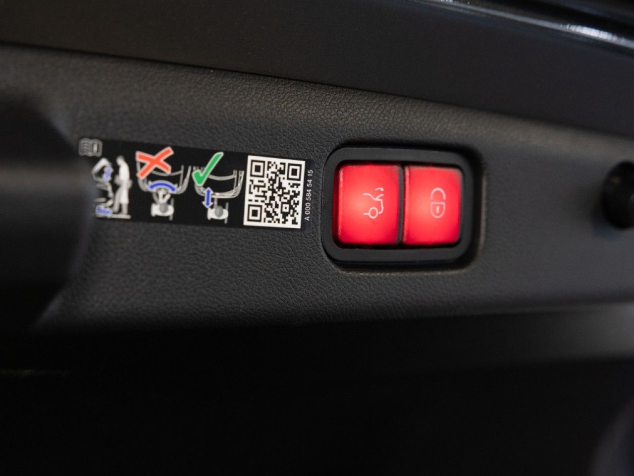 Mercedes-Benz E-Klasse – Bild 18