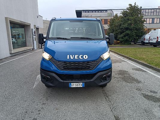 Vehicle image 3 / 10