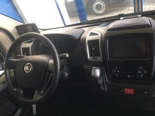 Vehicle image 6 / 6