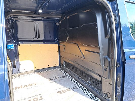 Vehicle image 5 / 13