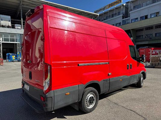 Vehicle image 4 / 7