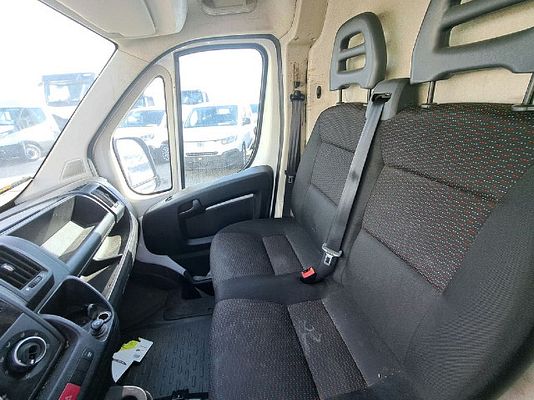 Vehicle image 12 / 15