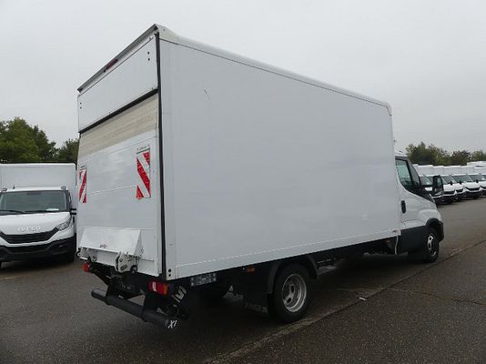 Vehicle image 4 / 6