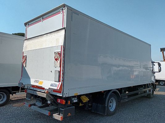 Vehicle image 3 / 6