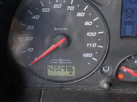 Vehicle image 10 / 13