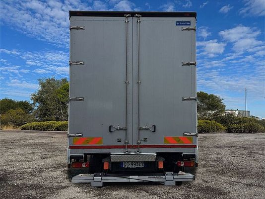Vehicle image 11 / 23