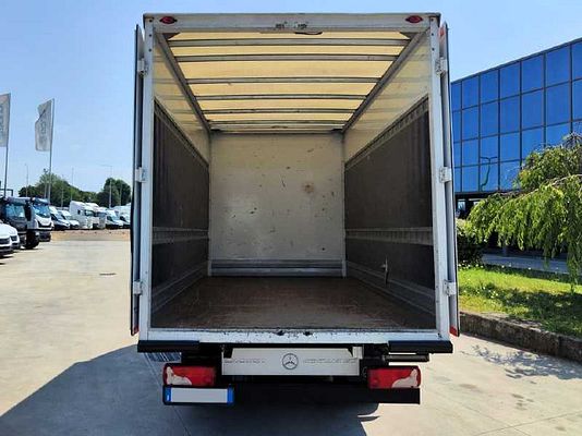 Vehicle image 5 / 11
