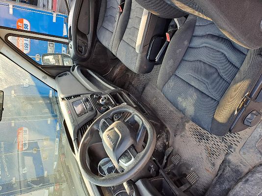 Vehicle image 4 / 9