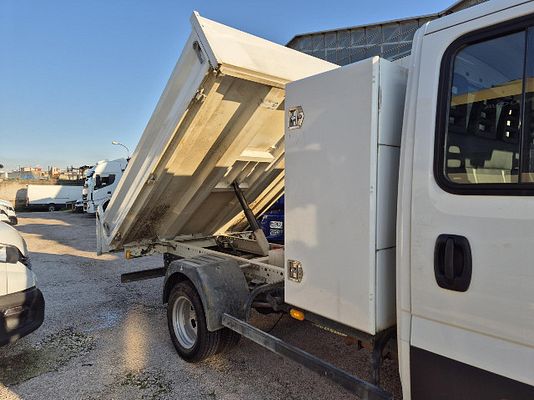 Vehicle image 3 / 8