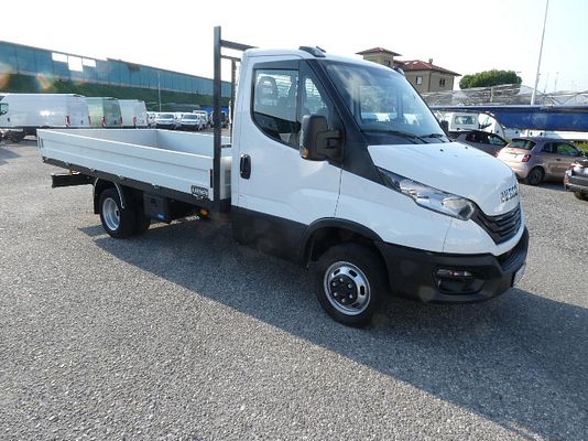 Vehicle image 3 / 14