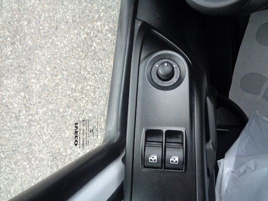 Vehicle image 11 / 14